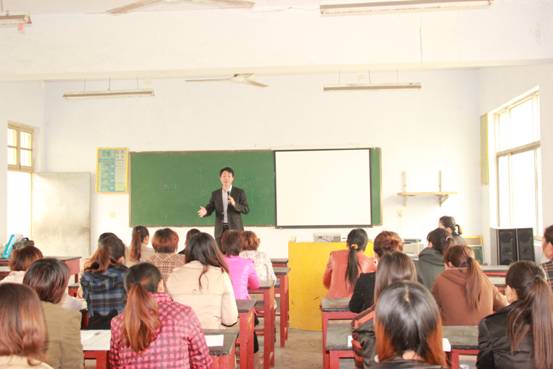 2012年10月26日在新乡长垣高章士学校成功举行群峰教育团队培训