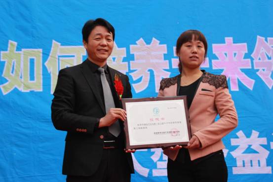 2012年11月9日商丘睢县尤吉屯第一幼儿园授权揭牌仪式圆满成功