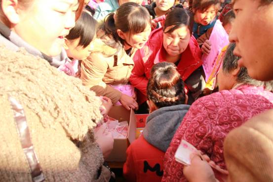 2012年11月13日宁陵县郭小集红星幼儿园成功举行群峰教育CFN智星工程示范园授权揭牌仪式