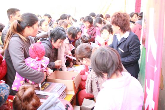 2012年11月13日宁陵县郭小集红星幼儿园成功举行群峰教育CFN智星工程示范园授权揭牌仪式