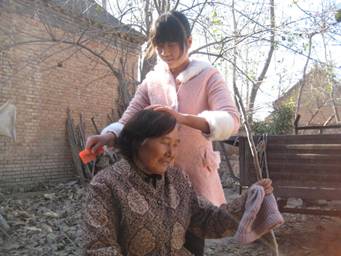 2012年11月22日商丘睢县马六大风车幼儿园感恩教育活动