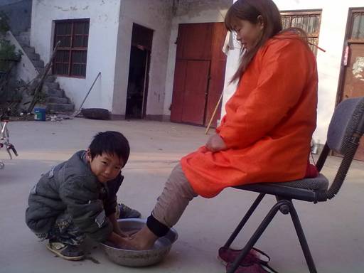 2012年11月22日商丘睢县马六大风车幼儿园感恩教育活动