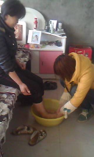 2012年11月22日商丘睢县马六大风车幼儿园感恩教育活动