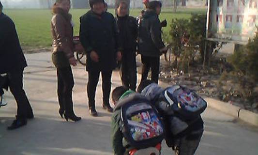 2012年11月22日商丘睢县马六大风车幼儿园感恩教育活动