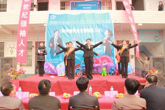 2012年11月21日商丘市开荒幼儿园成功成为群峰教育集团五星级品牌园