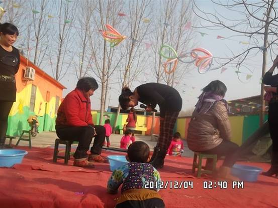 2012年12月4日开封半坡店第二幼儿园举行大型的感恩孝亲活动