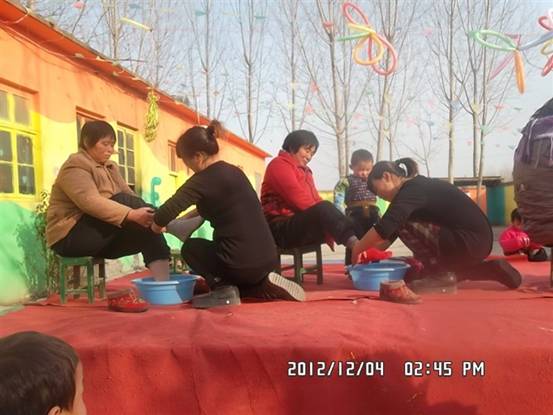 2012年12月4日开封半坡店第二幼儿园举行大型的感恩孝亲活动