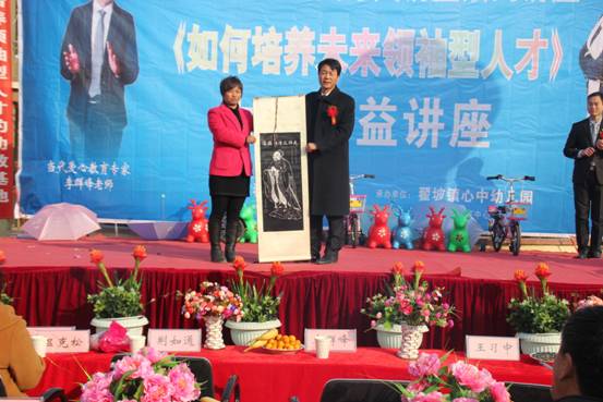 2012��12��8�������������׶�԰��Ȩ���Ƽ���ͥ��������Բ���ɹ�