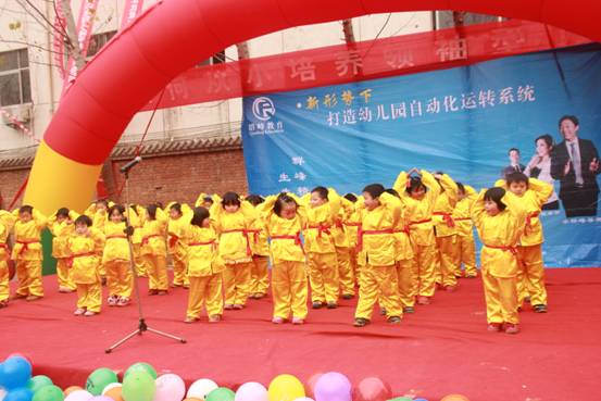 2012��12��4�����糤ԫ����ʿѧУ�ɹ����з������ͥ��������