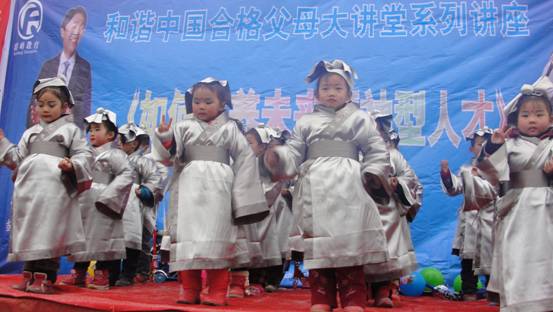 2012年12月20日唐河县太章幼儿园授权揭牌议式