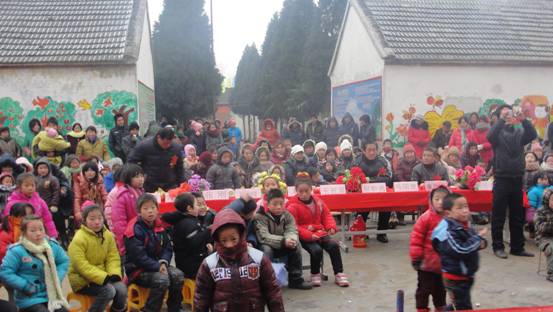 2012年12月20日唐河县太章幼儿园授权揭牌议式