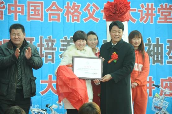 2012年12年22日商丘市民权县龙塘大拇指幼儿园授权揭牌仪式