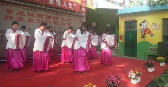 热烈祝贺滑县育苗幼儿园开笔礼暨毕业典礼活动